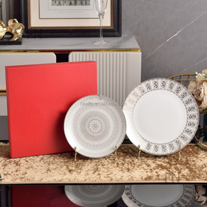 Service de vaisselle en porcelaine de luxe avec bordure dorée, assiettes à bordure dorée pour mariages et cadeaux - Product Image 1