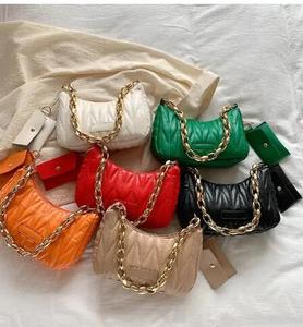 Bolsos de Diseñador al por Mayor, Bolsos Pequeños Acolchados para Llevar Bajo el Brazo, Bolsos de Mano de Piel Sintética con Cadena para Mujer, Bolsos de Noche Personalizados y Carteras R2318 - Product Image 1