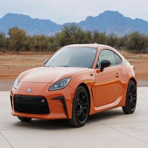 Coupé Deportivo de Edición Limitada por el 10.º Aniversario, Motor Boxer de 2.4L, Transmisión Manual de 6 Velocidades, Tracción Trasera, Modelo 2023 en Venta - Product Image 6