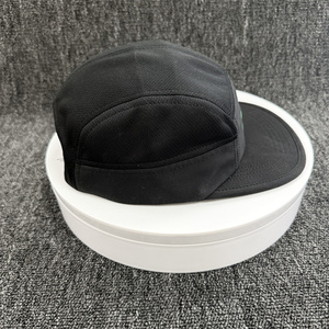 Casquette de camping légère en nylon non structurée à 5 panneaux avec logo personnalisé haut de gamme pour la course à pied - Product Image 3