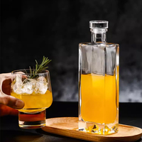 Vente en gros personnalisé 100ml 200ml 500ml 1000ml carré vin vodka whisky liqueur verre bouteille de brandy avec bouchons