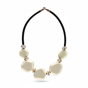 Collar con colgante de resina con embalaje personalizado - Product Image 1