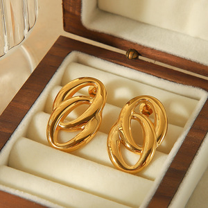 Aros de acero inoxidable chapados en oro de 18 quilates con diseño geométrico de doble anillo, joyería de moda para mujer. - Product Image 1