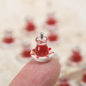 Tazza da tè turca in miniatura simulata rossa per la decorazione di case delle bambole, cucine e auto - Product Image 3