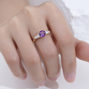 Anillo de Piedras Preciosas y Diamantes Redondos de 18K, Modelo MSR-2048 de Messi Jewelry, para Mujer - Product Image 4