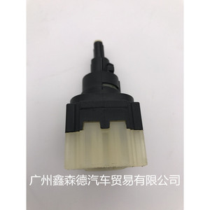 สวิตช์ไฟเบรกคายดี คาร์ 1K2945511 สำหรับแคดดี้ 12V อะไหล่ทดแทน - Product Image 2