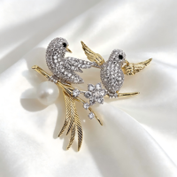 Broche en laiton plaqué zircon cubique étincelant, motif oiseau porte-bonheur élégant, petite taille, pour femme, idéale pour les fêtes et le quotidien, cadeau de luxe, collection 2026