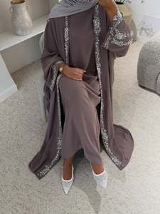 Abaya di Lusso Personalizzata Loriya con Vestito Interno, Set Modesto in 2 Pezzi per Donne Musulmane, Moda Islamica di Dubai - Product Image 4