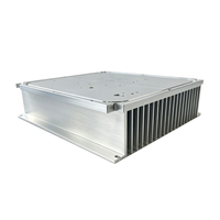 Dissipateur thermique en aluminium extrudé avec pieds de montage à bride, dissipateur thermique usiné CNC sur mesure pour le refroidissement des modules d'alimentation extérieurs