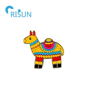 Fabricación de alfileres de animales esmaltados, broche de Piñata, Pin de solapa, insignia de Pin esmaltado de <span class=keywords><strong>Llama</strong></span> arcoíris colorido personalizado - Product Image 3