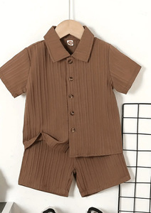 Bộ đồ bé trai thời trang chất liệu vải polyester nhẹ, có họa tiết nhăn, gồm áo ngắn tay và quần đùi 3 món, phong cách thường ngày - Product Image 1