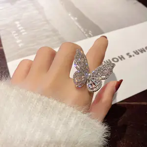 Luxurious Bride Butterfly Diamond Ring Jewelry For Women Engagement Charming Shining Silver Plating Lady Big Ring For Wedding J