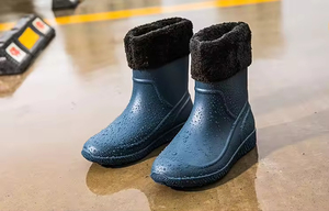 Bottes <span class=keywords><strong>de</strong></span> <span class=keywords><strong>pluie</strong></span> en PVC pour femmes YL-2081, noires, chaudes, antidérapantes, imperméables, pour l'extérieur, idéales pour l'hiver – Vente en gros - Product Image 4