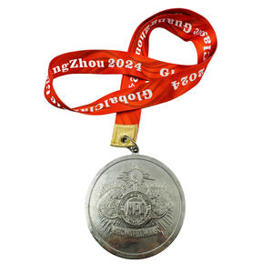 Op maat gemaakte zakhorloge-vormige medaille met bergthema, zinklegering, verguld met retrostructuur & bergtextuurontwerp - Product Image 2