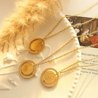 Collier pendentif tendance en acier titane anti-décoloration, motif pièce de monnaie reine en relief vintage, pour femme