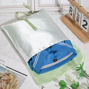 Pochette d'emballage haut de gamme en satin pour lingerie, sac de rangement anti-poussière en satin de soie imprimé avec logo personnalisé pour vêtements et sacs à main - Product Image 3