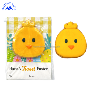 Galletas de Pascua con forma de ojos negros y pico naranja empaquetadas en bolsa transparente a cuadros, golosinas festivas ideales, galletas de Pascua - Product Image 2