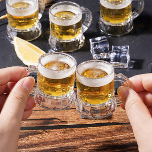 Mini Jarras de Cerveza y Vasos de Chupito de Plástico Clásicos de 1 oz con Asa, Reutilizables, para Degustación, Ideales para Fiestas y Eventos - Product Image 5