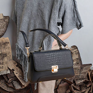 กระเป๋าถือ PU แฟชั่นใหม่ทันสมัย ดีไซน์หรูหราสำหรับผู้หญิง ใช้ได้ทุกฤดูกาล - Product Image 3