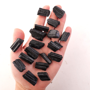 Pierre naturelle en gros, cristal brut, petite taille, tourmaline noire, spécimen minéral, pierres de guérison cristalline - Product Image 1