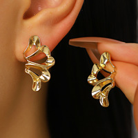 Boucles d'oreilles clous en alliage plaqué or - Feuille creuse 3D et texture éventail, style chic bohème pour femme
