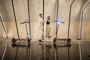 Monopattino Pieghevole KuKirin A1, Telaio in Acciaio Argento, Display LED, Doppi Freni, per Pendolari e Avventure all'Aperto - Product Image 5