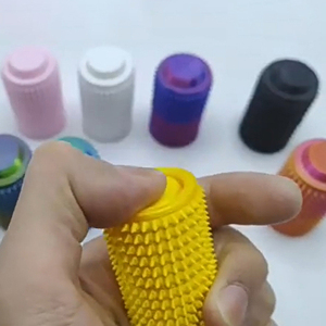 2026 Little Ouchies Mini jouet fidget de poche, porte-clés Grippie Spiky Stim, pendentif anti-stress pour soulager l'anxiété et favoriser la positivité - Product Image 4