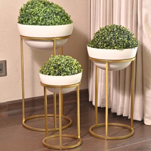Pot de fleurs en métal blanc le plus vendu pour la maison, le jardin, la terrasse, le balcon, le bureau et la décoration intérieure, disponible au meilleur prix - Product Image 4