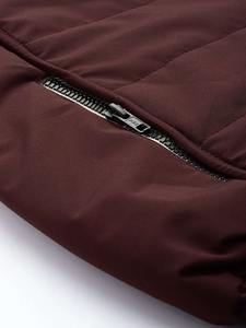 Manteau d'hiver pour homme avec capuche, rembourrage ultra chaud et confort tout au long de la journée, adapté aux voyages, à la randonnée et à un style de vie en plein air - Product Image 3