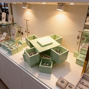 Boîte de présentation de bijoux moderne carrée rotative AURORA, prix d'usine, couleur personnalisée, double couche, pour collier, bague, bracelet - Product Image 1