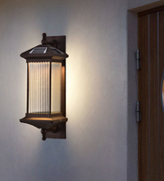 Lampes solaires murales extérieures antiques en aluminium Lanterne de jardin montée sur le mur Étanche LED extérieur avec diffuseur en verre