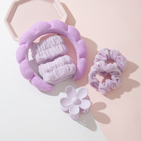 Lot de 6 accessoires capillaires et de poignet en plastique, style 'Explosions Cloud', comprenant : bandeau, attache-fleur, pince à cheveux, anneau à cheveux 'Colon', et ensemble de lavage fait main, au design 'Sweet'.