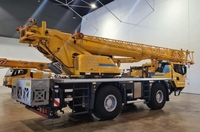 Grue mobile polyvalente XCA40_E, capacité 40 tonnes, flèche 42m, pour travaux d'entretien d'éoliennes