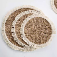 Sets de table ronds en jonc de mer tressé faits à la main avec franges, en paille naturelle, pour une décoration de salle à manger bohème