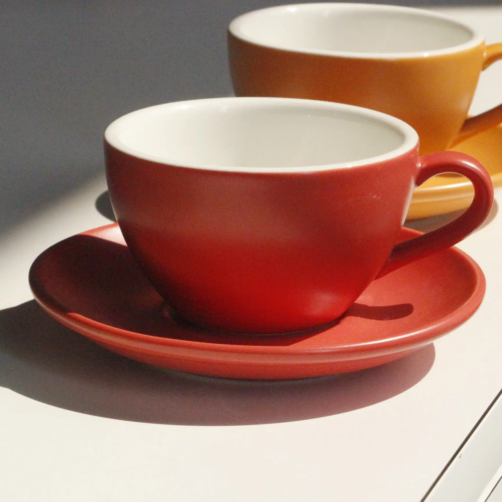 Tazas de capuchino de 220 ml, taza y platillo personalizados, juegos de café de cerámica de color mate, diseño de logotipo de color personalizado, muy bienvenido