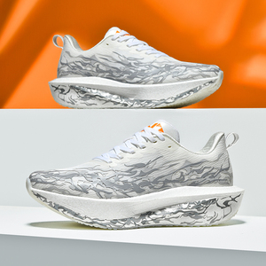 Chaussures de course <span class=keywords><strong>en</strong></span> tissu de soie glacée Standard Long Jump Couple Taille 34-45 Chaussures de sport de course professionnelles pour hommes femmes - Product Image 4