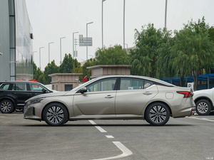 DongFeng Teana <span class=keywords><strong>2022</strong></span> Premium Sedan Gasolina Coche Usado XL Upr Euro VI Estándar de emisión Buena calidad y bajo <span class=keywords><strong>precio</strong></span> - Product Image 2