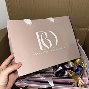 Sac de shopping en papier avec poignée en coton, couleur naturelle, personnalisable avec votre logo, pour l'emballage de vêtements de nuit - Product Image 1