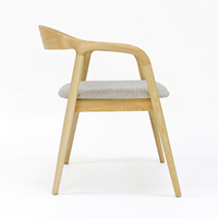Chaise de salle à manger en bois massif de style nordique moderne avec dossier et revêtement en cuir PU pour appartement et restaurant