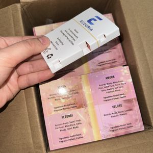 Personnalisez votre design : Emballage de flacon d'échantillon de parfum entièrement imprimé, laminé brillant, en carton d'art pour la vente au détail - Product Image 2