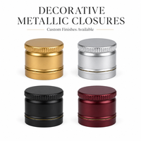 Bouchon de bouteille en métal noir avec ligne décorative dorée, coque mate et bord moleté pour emballage de bouteilles de spiritueux et de vin haut de gamme, vente en gros