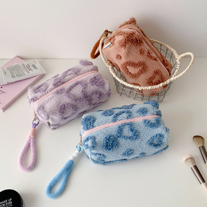 Bolsa de Maquillaje de Felpa con Forma de Corazón Estilo Ins, Bolsa de Almacenamiento de Gran Capacidad y Bolsa de Aseo Portátil para Chicas - Product Image 5