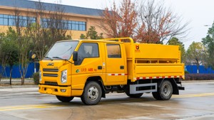 Vente directe d'usine Camion à neige JAC 4x2 double cabine avec moteur et boîte de vitesses manuelle Volume de l'épandeur 4CBM - Product Image 3