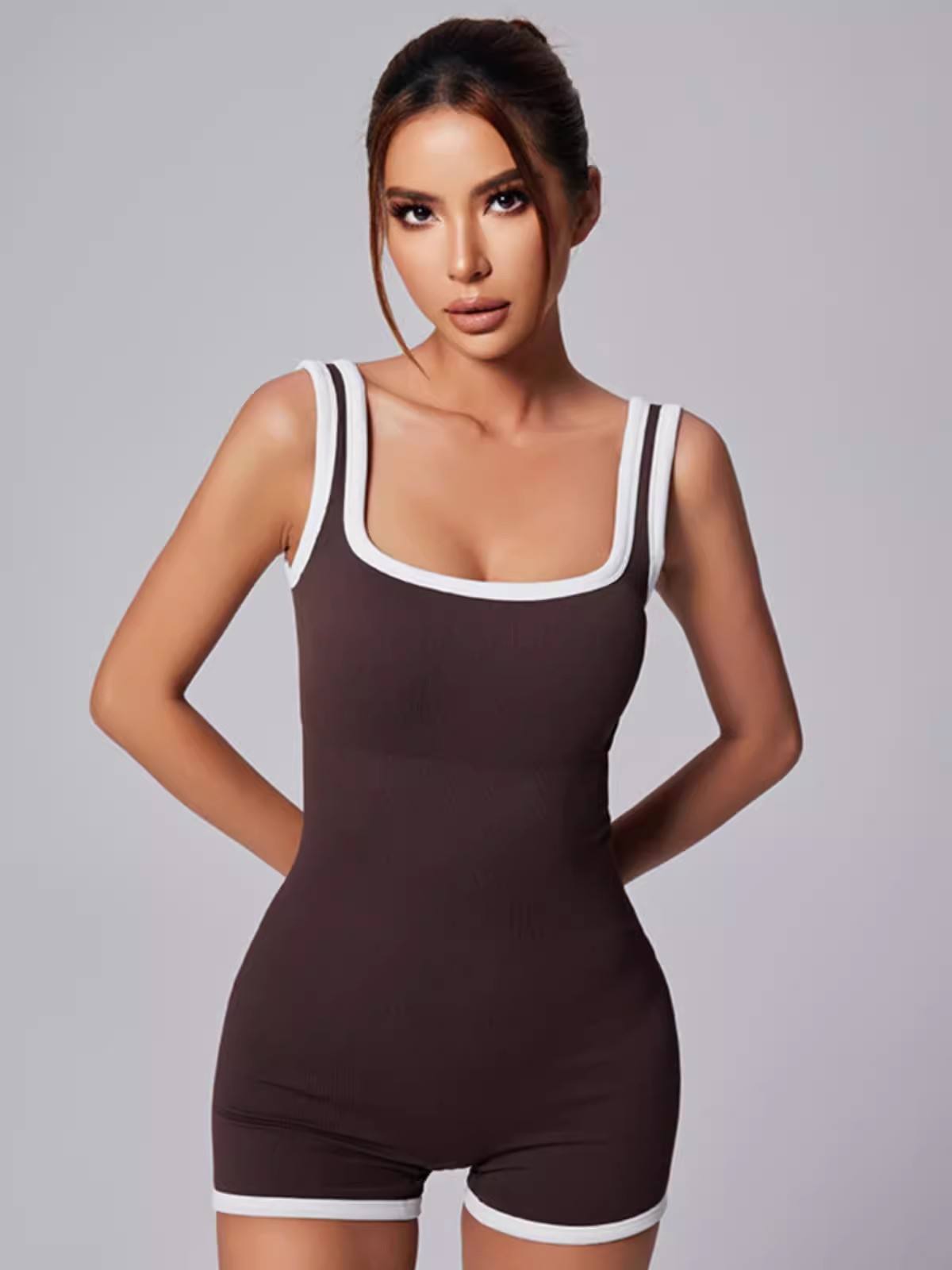 สีน้ำตาล