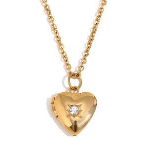Collar con Colgante de Medallón en Forma de Corazón Pequeño con Foto Personalizada, Chapado en Oro de 18k sobre Acero Inoxidable, con Circonita como Piedra de Nacimiento, para Mujer - Product Image 1