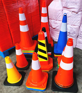 कारखाने मूल्य कारखाने की कीमत 300 मिमी उच्च गुणवत्ता चेतावनी सड़क शंकु त्रिकोणीय परावर्तक pcv यातायात सुरक्षा शंकु - Product Image 5