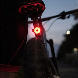 Nouveau produit : Feu arrière de vélo intelligent à détection automatique avec freinage et chargement USB, feu stop de vélo, éclairage de vélo - Product Image 3