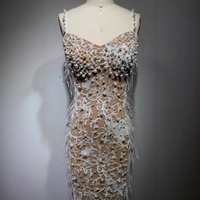 Exquisite Perlenbesetzte Weiße Pailletten-Bestickte Federbesetzte Trägerkleid mit Körperbetonter Passform aus Kaschmir, Bodenlang, für den Roten Teppich, Göttin-Look, Luxuriös und Hochwertig