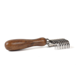 Dapat disesuaikan sisir rambut anjing simpul terbuka kayu sisir kecantikan desain seperti pisau Walnut untuk kucing persediaan hewan peliharaan bulu untuk membersihkan - Product Image 3