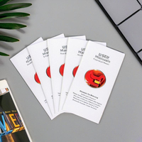 Service d'impression de brochures triplées avec impression numérique, papier couché/kraft, plastification et reliure pour la production de catalogues